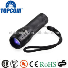 Zoom focus high power UV flashlight